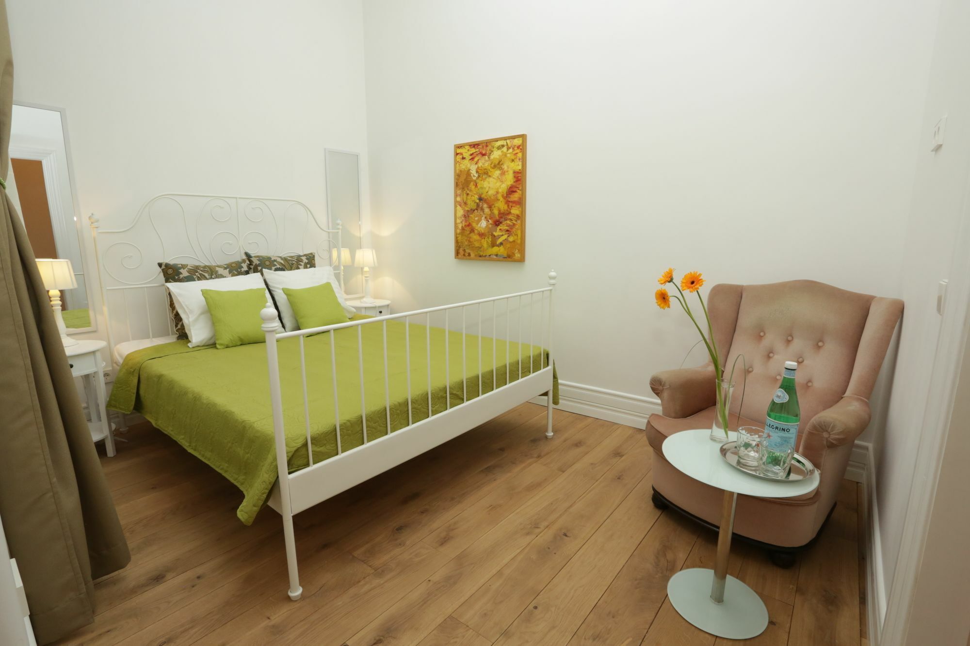 Emilie'S Apartment Рига Экстерьер фото
